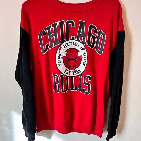 Chicago Bulls Sweatshirt - Picture 1 of 8